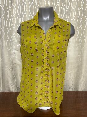 Xhilaration Yellow Sleeveless Button-Front Blouse with Geometric Print